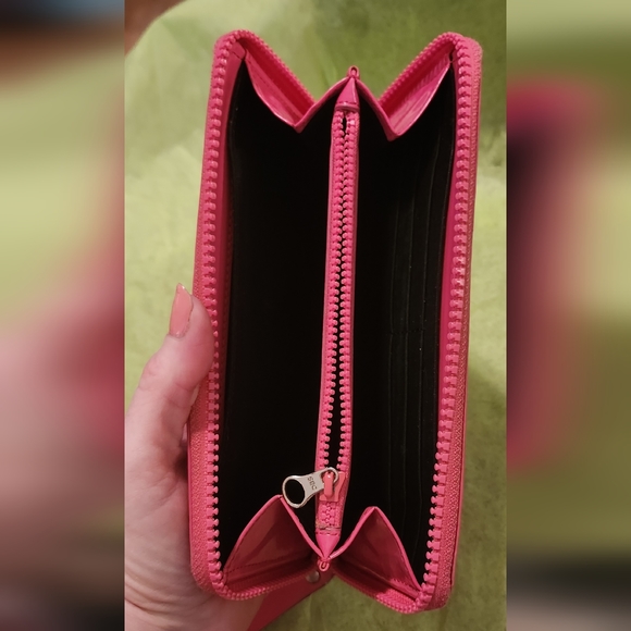 See By Chloe Patent Leather Long Zip Wallet Hot Pink 8" X 4.5" - Picture 9 of 15